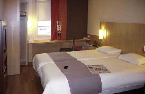 Istres Hotel | ibis Istres Trigance