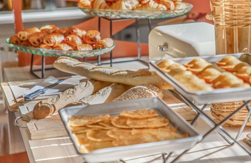 Gemenos Hotel | ibis Styles Aubagne Gemenos