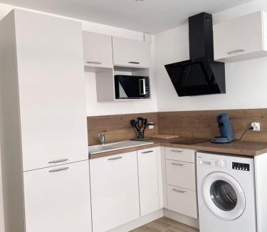 Mediterranee Apartment | Idéalement situé, vue mer & Parking privée gratuit