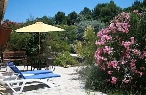 Canet-en-Roussillon Cottage | Idyllic Gite With Pool On Chateau Wine Estate