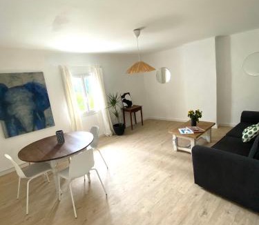 Senas Apartment | Il y a le Soleil, la Campagne et la Mer