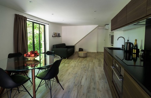 Salon-de-Provence Apartment | In a green setting 2 steps from the city center