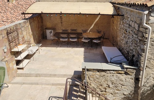 Lancon-Provence House | In a quiet location between Aix and Marseille. Provence. Beach 10 km away, with no buildings directly across from the property