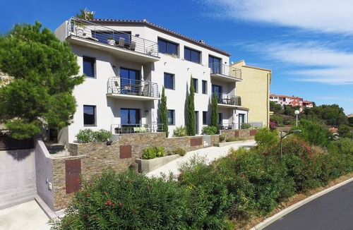 Cerbere Apartment | In Cerbère, magnificent T2 with large terrace, sea and mountain views - Wifi/Clim