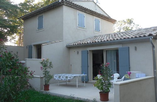 Castellet Villa | In the heart of the Grand Luberon, a SWIMMING POOL, a QUIET, comfortable home.
