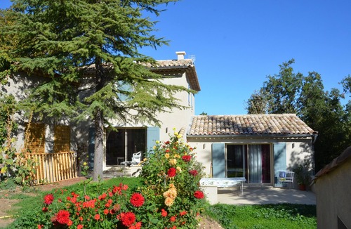 Castellet Villa | In the heart of the Grand Luberon, a SWIMMING POOL, a QUIET, comfortable home.