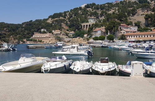 Ensues-la-Redonne Apartment | IN THE HEART OF THE CALANQUE DE FIGUIÈRES