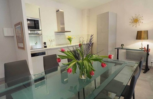 Avignon City Centre Apartment | In the heart of Les Lices * Historic center - air-conditioned - private parking on site