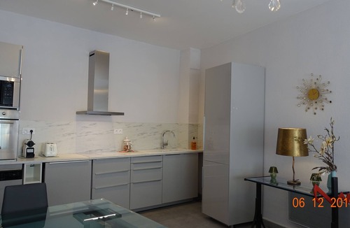 Avignon City Centre Apartment | In the heart of Les Lices * Historic center - air-conditioned - private parking on site