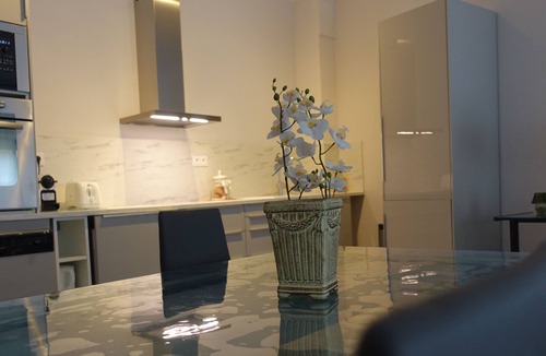 Avignon City Centre Apartment | In the heart of Les Lices * Historic center - air-conditioned - private parking on site
