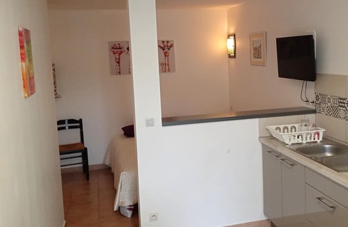 Les Baumettes House | In the heart of Parc des Calanques. Air-conditioned accommodation with terrace.