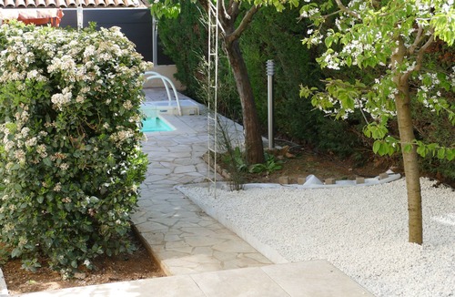 Reillanne House | In the heart of the Luberon Luxury apartment with private heated pool in a quiet