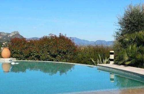 Tourrettes-sur-Loup Apartment | Independence, peace and comfort, swimming pool Mediterranean garden