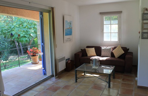Tourrettes House | Independent 30m2 bedroom twinned with Provencal country house