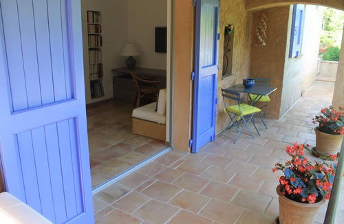 Tourrettes House | Independent 30m2 bedroom twinned with Provencal country house