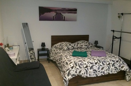 Miramas House | Independent housing, private garden and parking