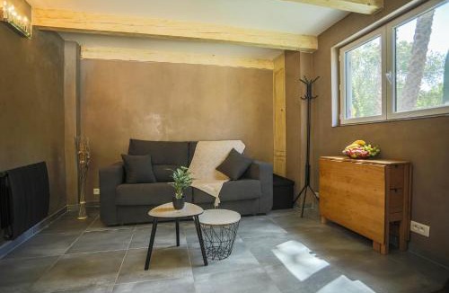 Gemenos Apartment | Innoasis