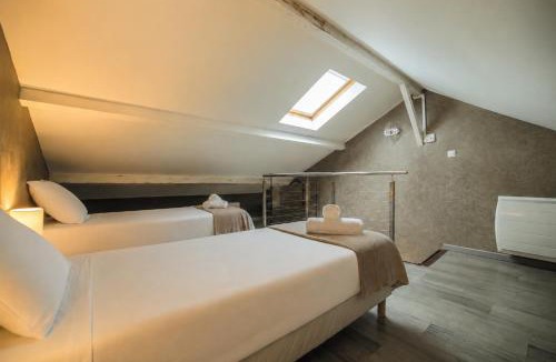 Gemenos Apartment | Innoasis