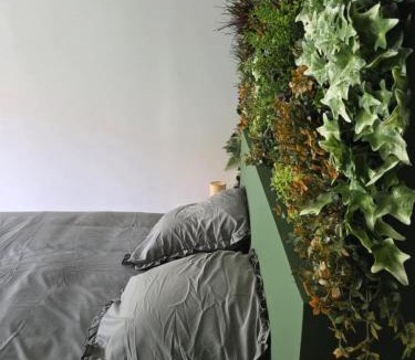 Port-Saint-Louis-du-Rhone Apartment | Jacuzzi & Jardin privé - Suite Tropicale