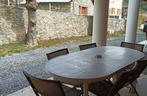Jausiers Apartment | Jausiers: 50m² T3 apartment with terrace, pool, pets allowed