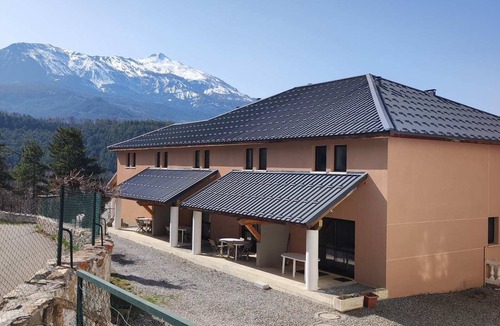 Jausiers Apartment | Jausiers: 50m² T3 apartment with terrace, pool, pets allowed