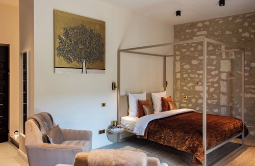 Paradou Bed & Breakfast | JKMoulin : Where history meets luxury ! Built in 1679 , restored in 2021/2022