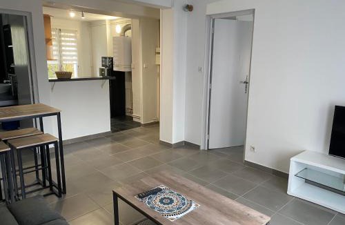 Faubourg Apartment | Joli T2 Climatisé Nimes proche Gare et centre ville