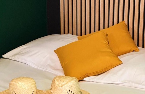 Lunel Apartment | Jungle Suite Jacuzzi Spa Terrasse, Wi-Fi & Parking PV