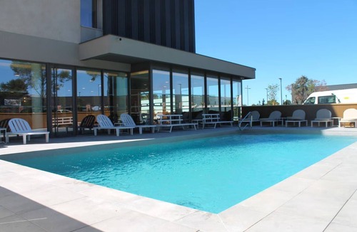 Signes Hotel | Junior Suite w/Breakfast Access Near OK Corral Adventure Park
