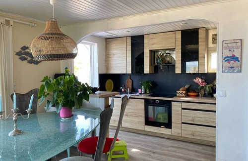 Marseillan Ski Chalet | K-Bane at the water's edge.