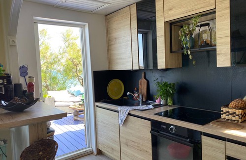 Marseillan Ski Chalet | K-Bane at the water's edge.