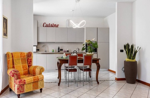 San Benedetto di Lugana Apartment | Katy Lake Lavanda Apartment with Private Terrace, Wi-Fi, and Air Conditioning