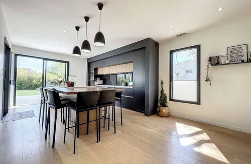 Molleges House | Kids-friendly contemporary house in Provence!