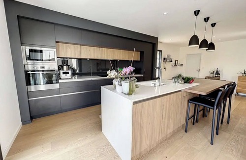 Molleges House | Kids-friendly contemporary house in Provence!