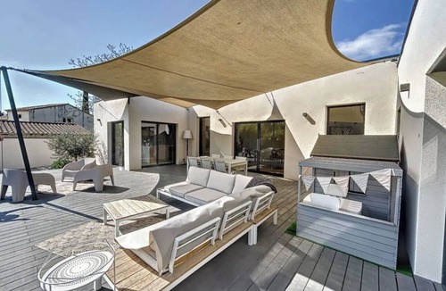 Molleges House | Kids-friendly contemporary house in Provence!