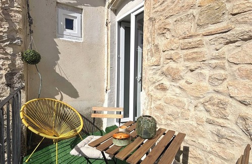 Faubourg Apartment | L'Écrin Vert - Spacious, terrace & walking center