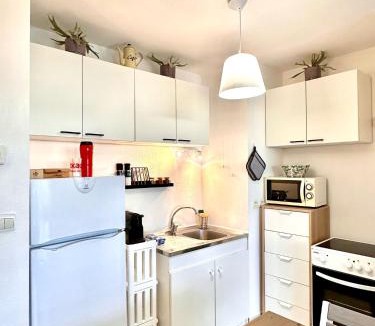 Istres Apartment | L'Écrin Zen, Privé-Parking-CLIM-WIFI-4 pers