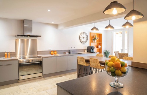 Noves House | L'Angélus Mas in Provence for 14 people Heated swimming pool - Families & groups