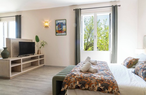 Noves House | L'Angélus Mas in Provence for 14 people Heated swimming pool - Families & groups