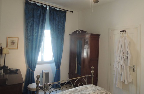 Limoux Apartment | L'Appartement Cour, pretty and spacious with private courtyard in Limoux centre