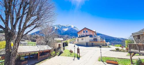 Saint-Vincent-les-Forts Apartment | L'Auberge
