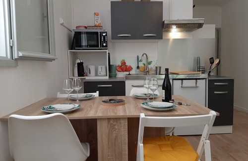 Kennedy Apartment | "L'ensoleiado "under the sun of southern france. free parking