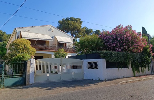 Kennedy Apartment | "L'ensoleiado "under the sun of southern france. free parking
