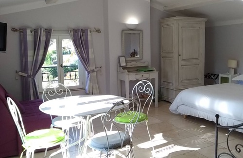 Tourrettes Bed & Breakfast | L'escale Provencale