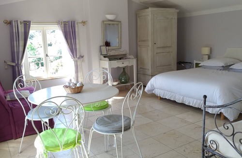 Tourrettes Bed & Breakfast | L'escale Provencale