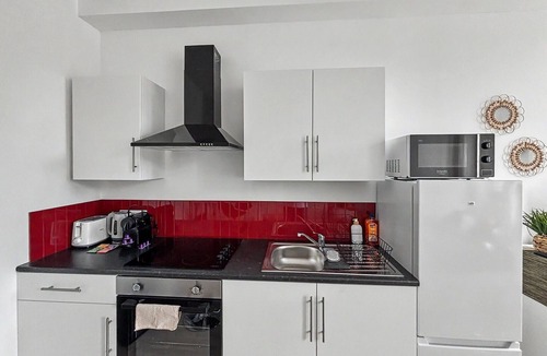 Aubagne Apartment | L'Estival - brand-new, downtown, air conditioning, Wi-Fi, 6-minute walk from the train station