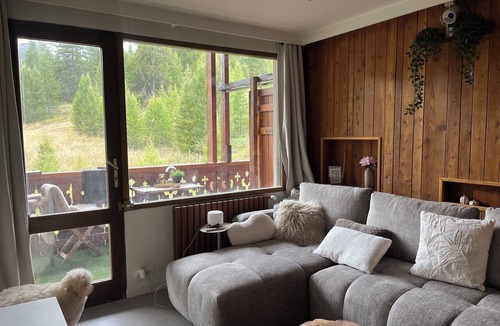 Les Claux Apartment | L'Hermitage, Lorès residence in Vars les Claux, close to the slopes.