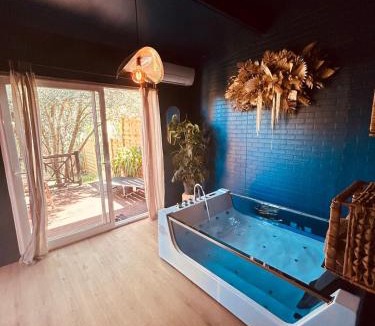 Saint-Aunes Apartment | L'instant Suspendu-Studio Jacuzzi Terrasse Plages