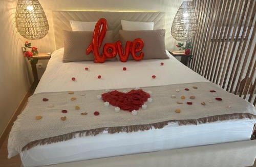 Grans Apartment | L'Olivier Secret, Suite et Spa Romantique