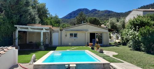 Les Censies Bed & Breakfast | L'olivier TESSA Hôtesse suite 30m2 terrasse 20m2